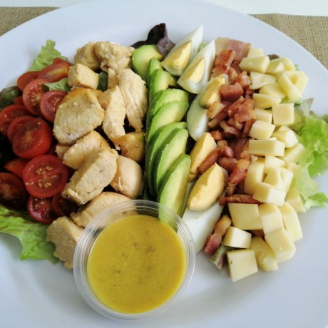 Ensalada COBB en su salsa