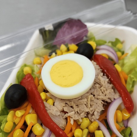 Ensalada de atún, piquillo,...