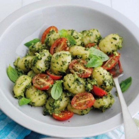 Ñoquis al pesto con burrata...