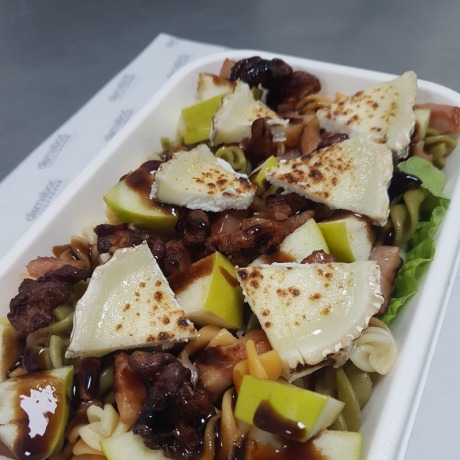 ENSALADA: templada de queso...