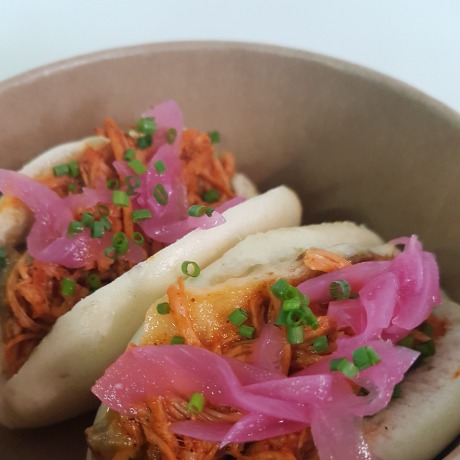 Pan bao de pulled pork con...