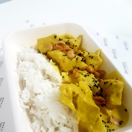 Pollo al curry con arroz &...