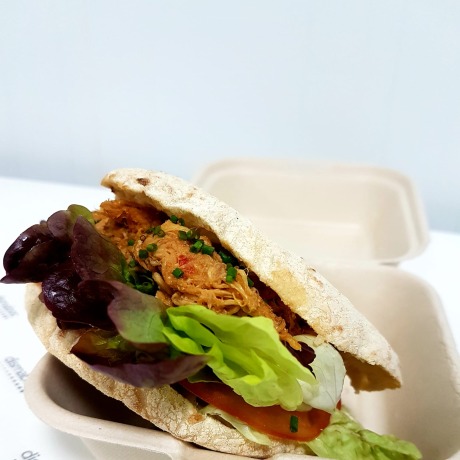 Pan pita relleno de kebab...