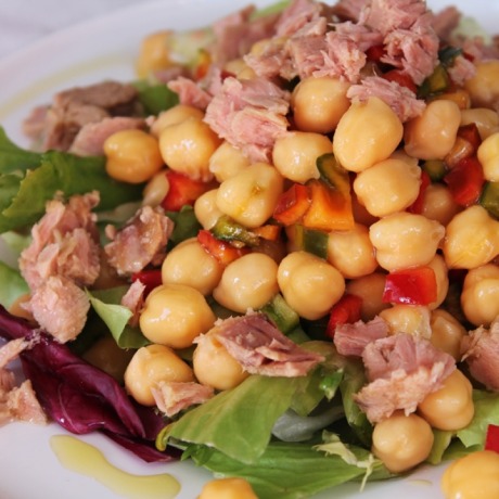 Ensalada de garbanzos,...