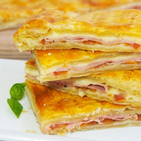 Empanada hojaldrada de...