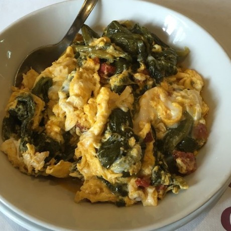 LIGERO: Revuelto de grelos,...